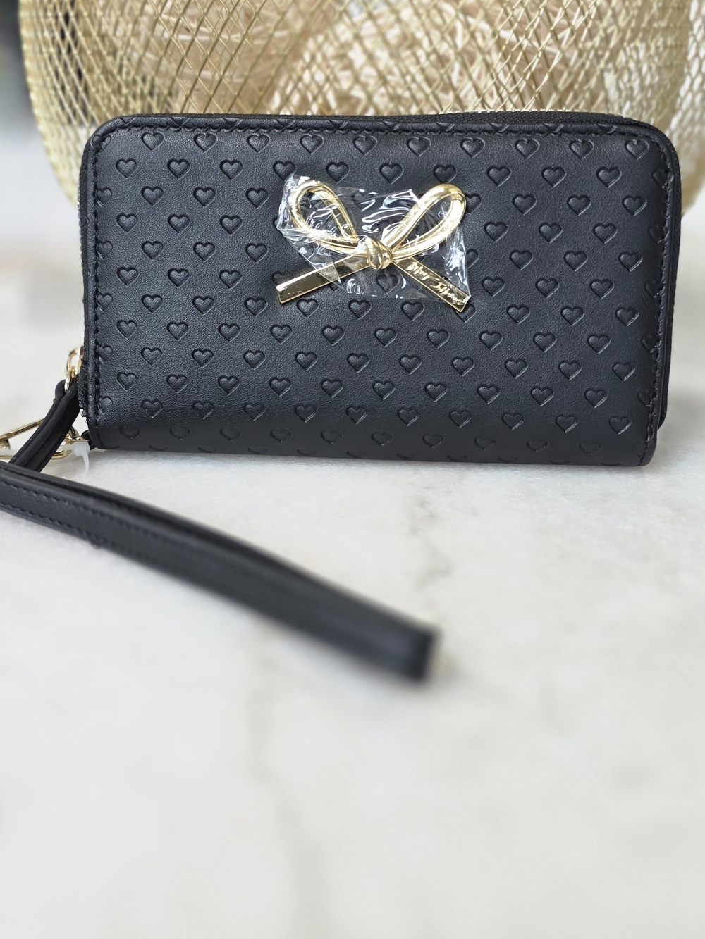 Betsey Johnson Black Heart Embossed Zip Around Wristlet Wallet Gold Bow Gold